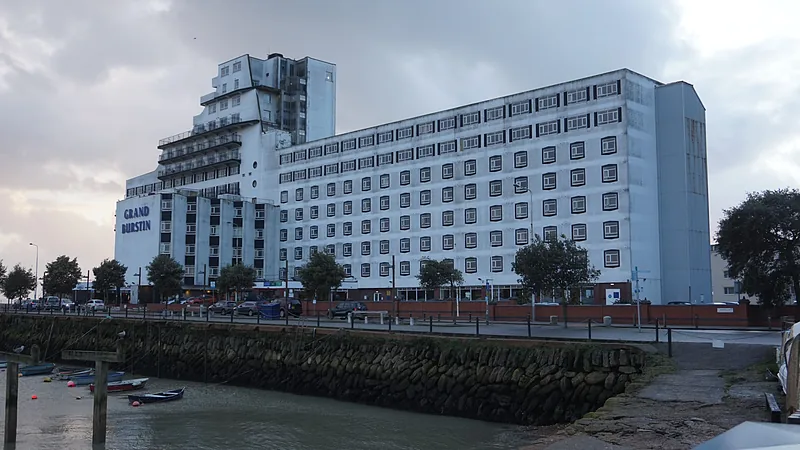 The Grand Burstin Hotel, Folkestone - geograph.org.uk - 6353900
