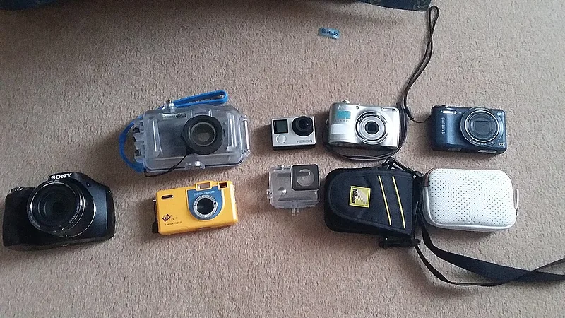 A set of five digital cameras.