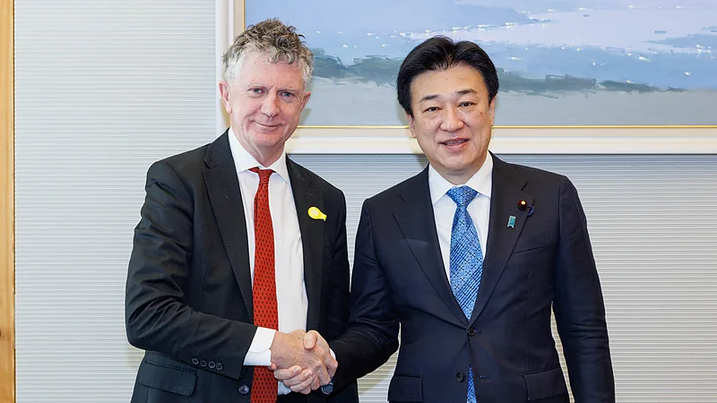 Minoru Kihara meets Jonathan Powell 02