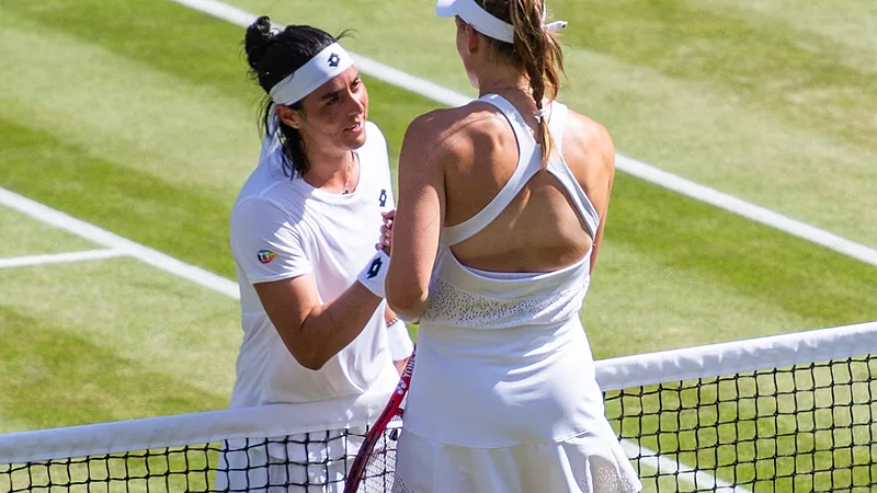 Elena Rybakina & Ons Jabeur (52206404441)