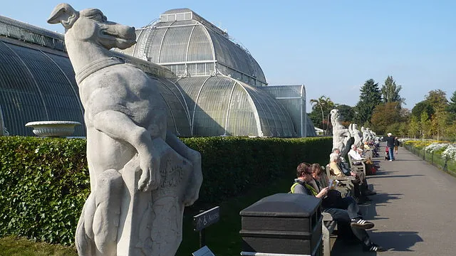 Path to the Palm House, Kew Gardens - geograph.org.uk - 985531