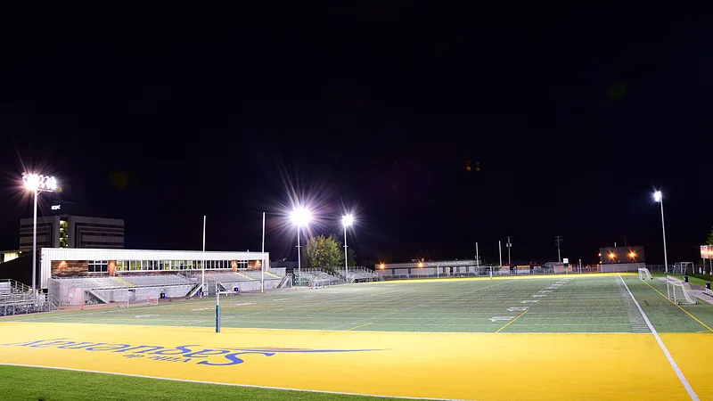 2016-10 American football field UQAC