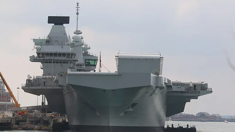 R08 HMS Queen Elizabeth