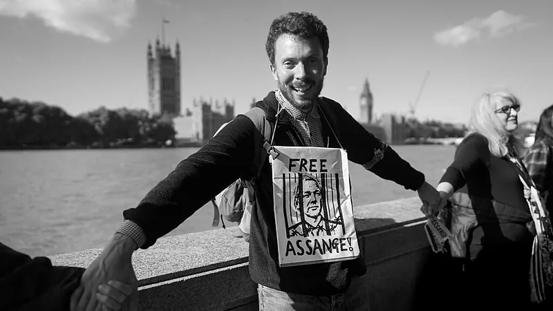 Free Assange!