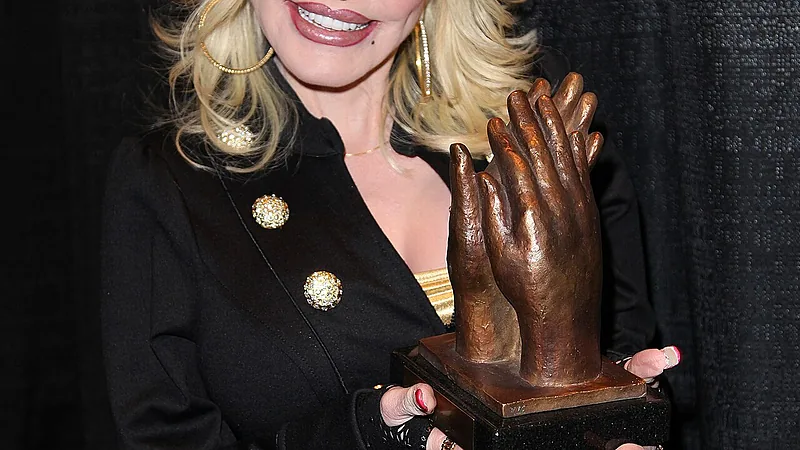 Dolly Parton accepting Liseberg Applause Award 2010 portrait