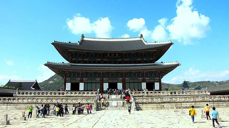 Korea-Seoul-Gwanghwamun ソウル特別市 勤政殿 - panoramio